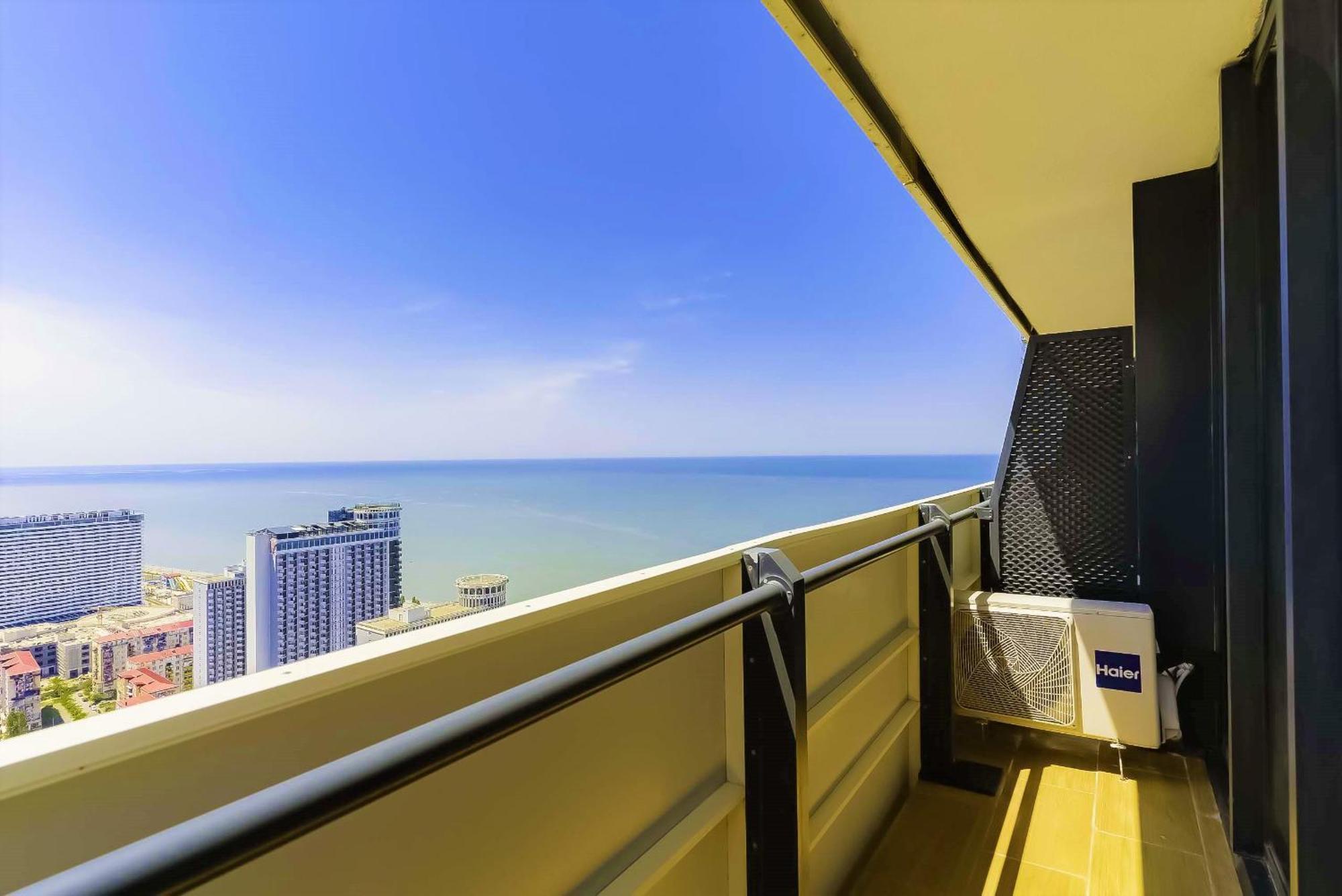 Luxury Beach Front Hotel Batumi Esterno foto