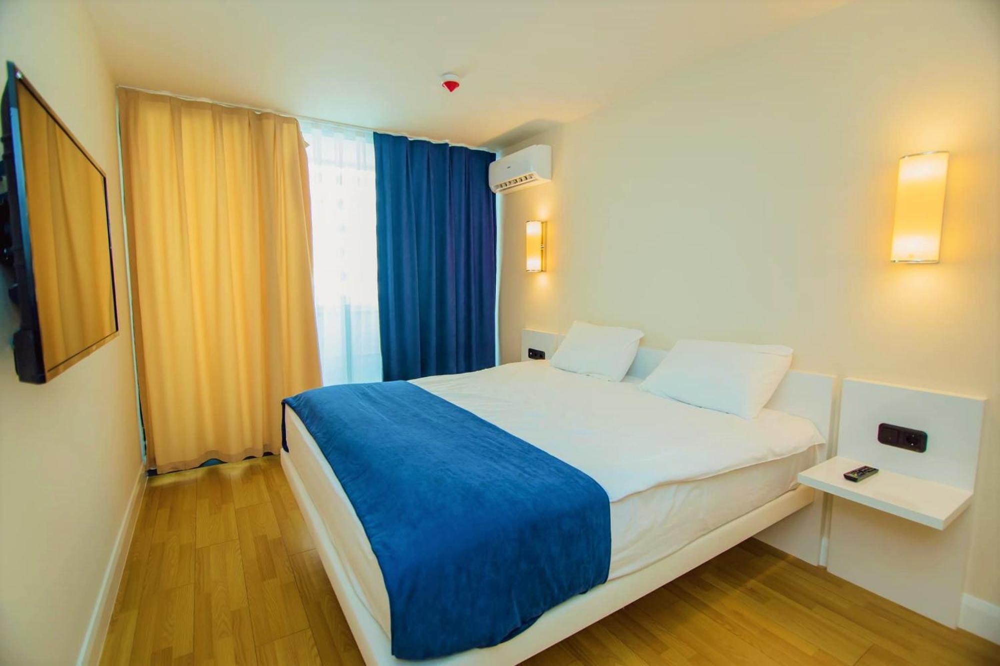 Luxury Beach Front Hotel Batumi Esterno foto
