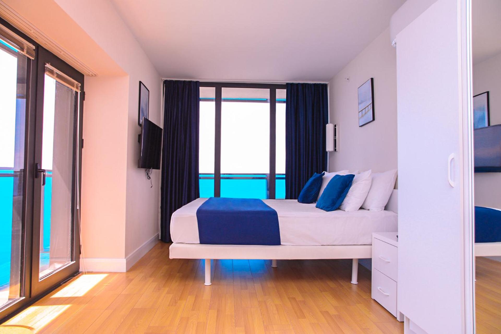 Luxury Beach Front Hotel Batumi Esterno foto