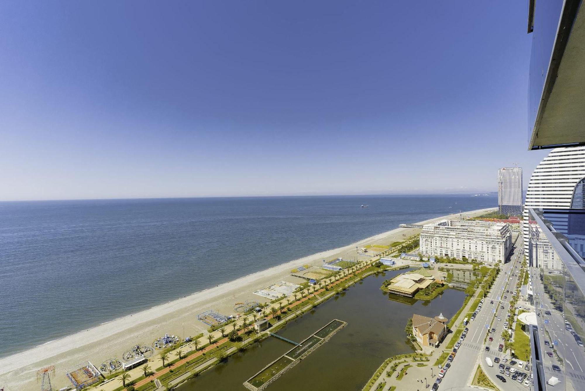 Luxury Beach Front Hotel Batumi Esterno foto