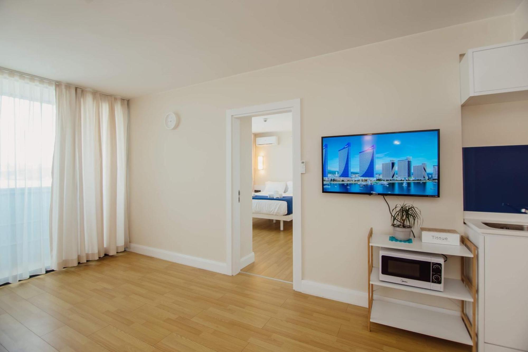 Luxury Beach Front Hotel Batumi Esterno foto