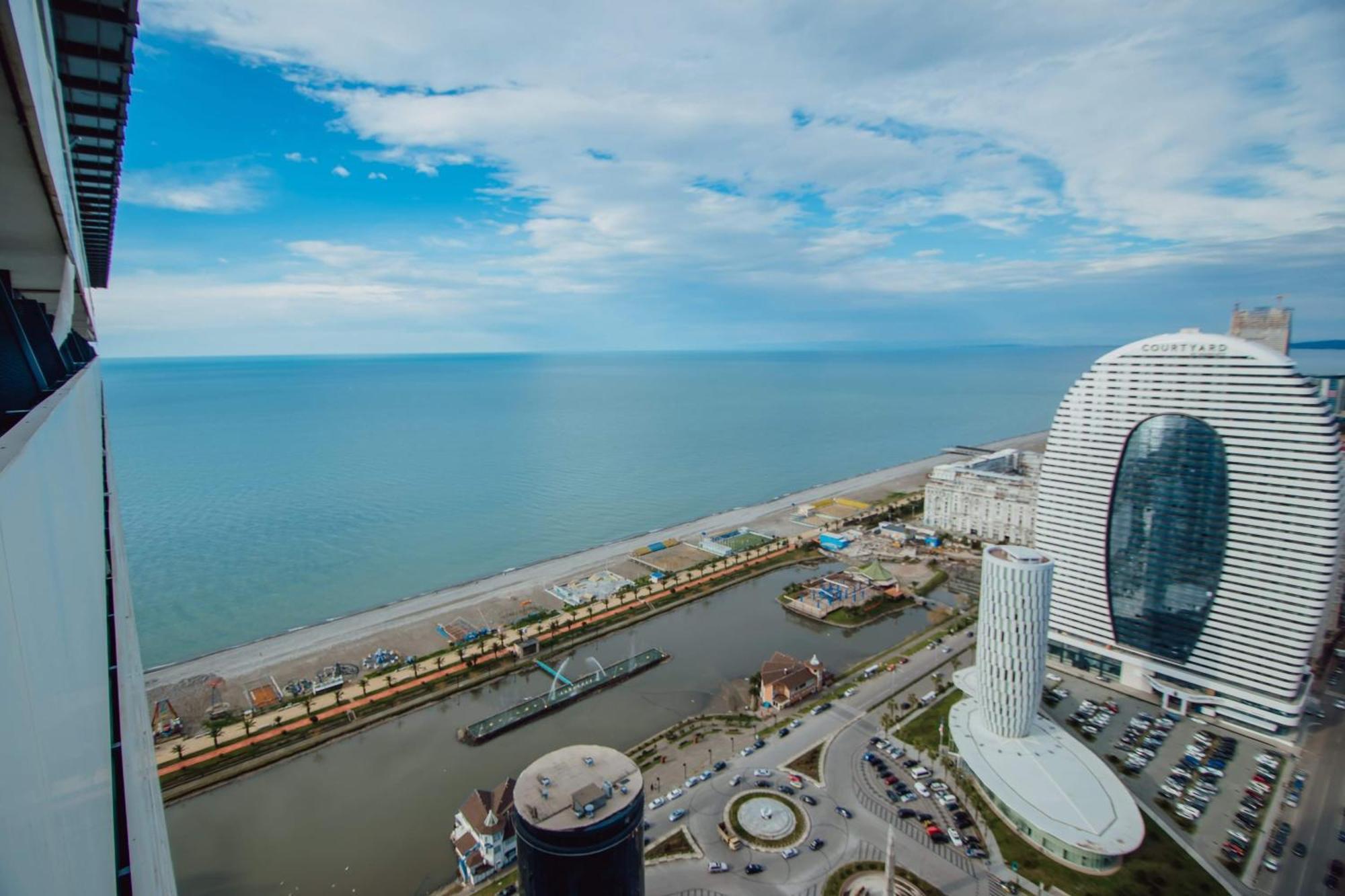 Luxury Beach Front Hotel Batumi Esterno foto