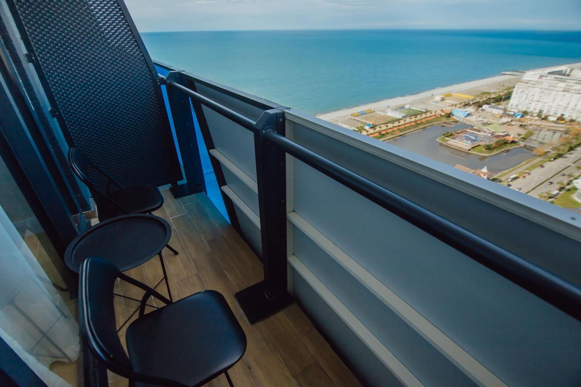Luxury Beach Front Hotel Batumi Esterno foto