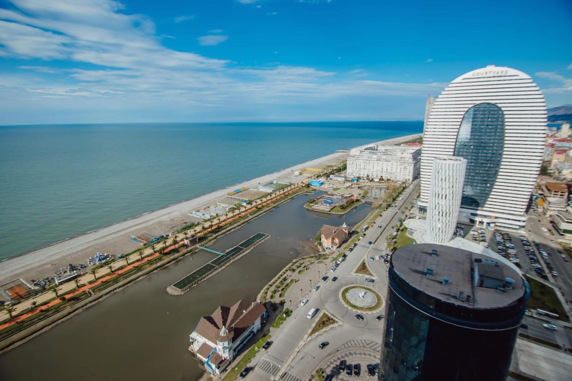 Luxury Beach Front Hotel Batumi Esterno foto
