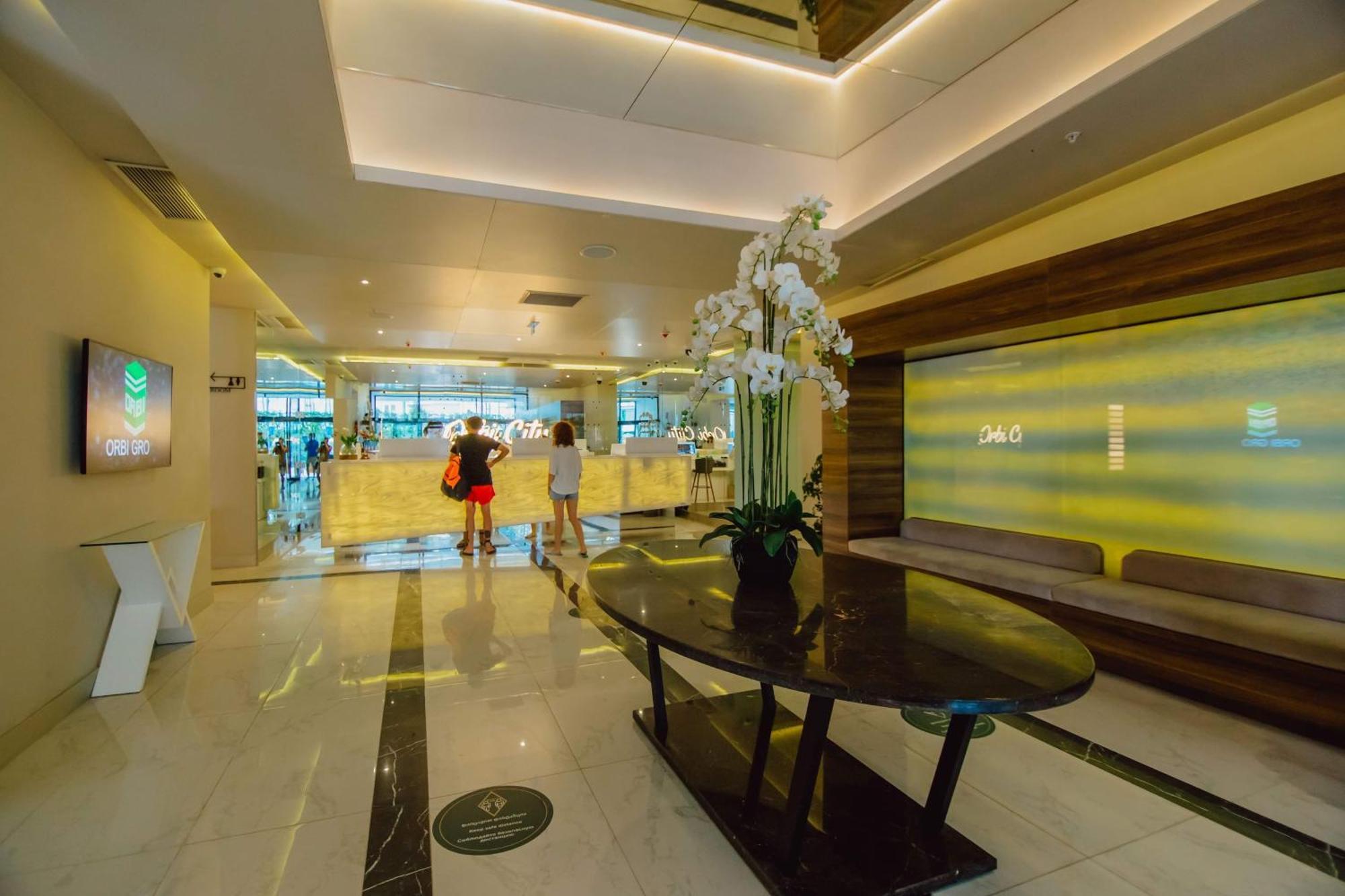 Luxury Beach Front Hotel Batumi Esterno foto