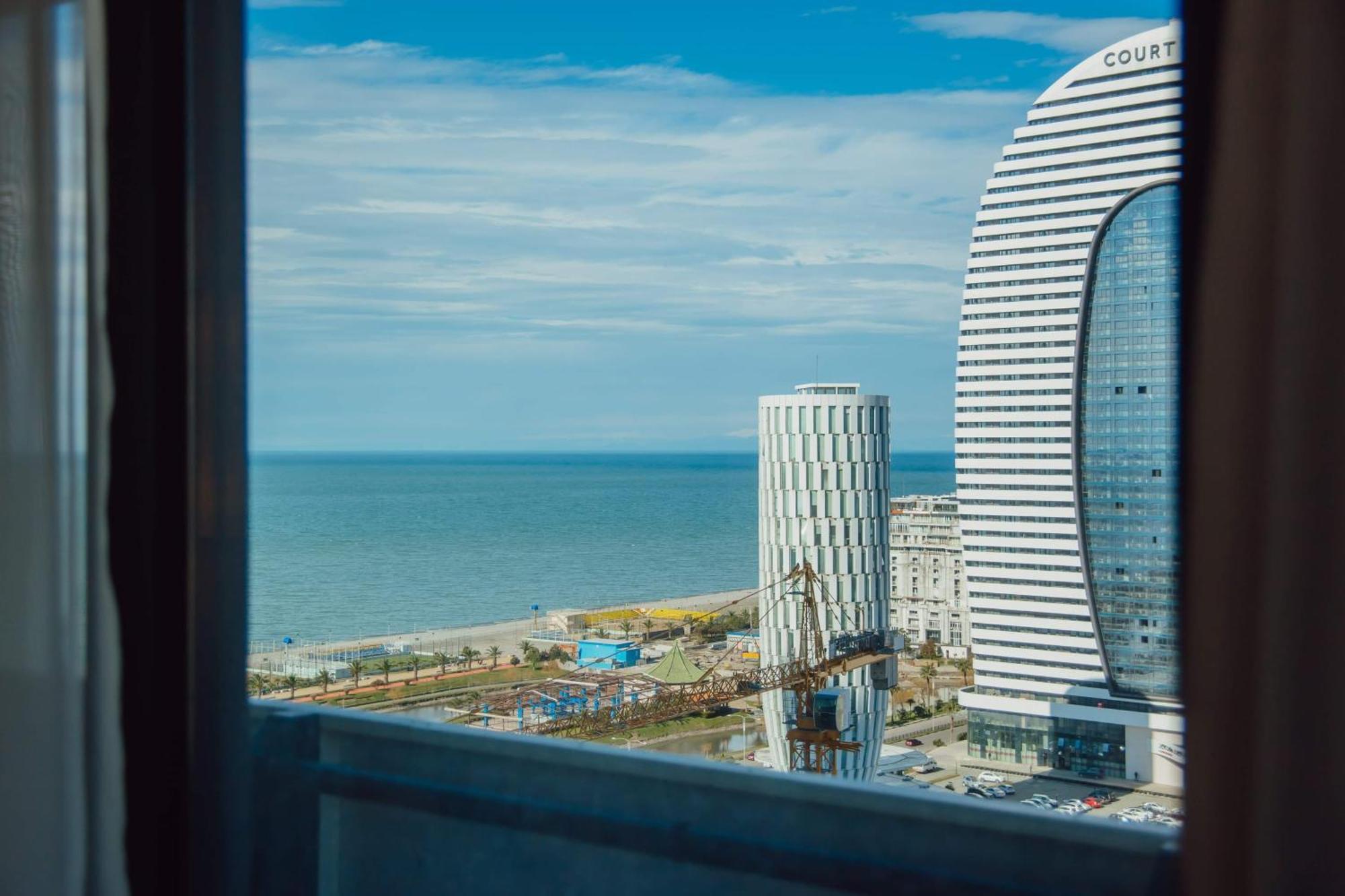 Luxury Beach Front Hotel Batumi Esterno foto
