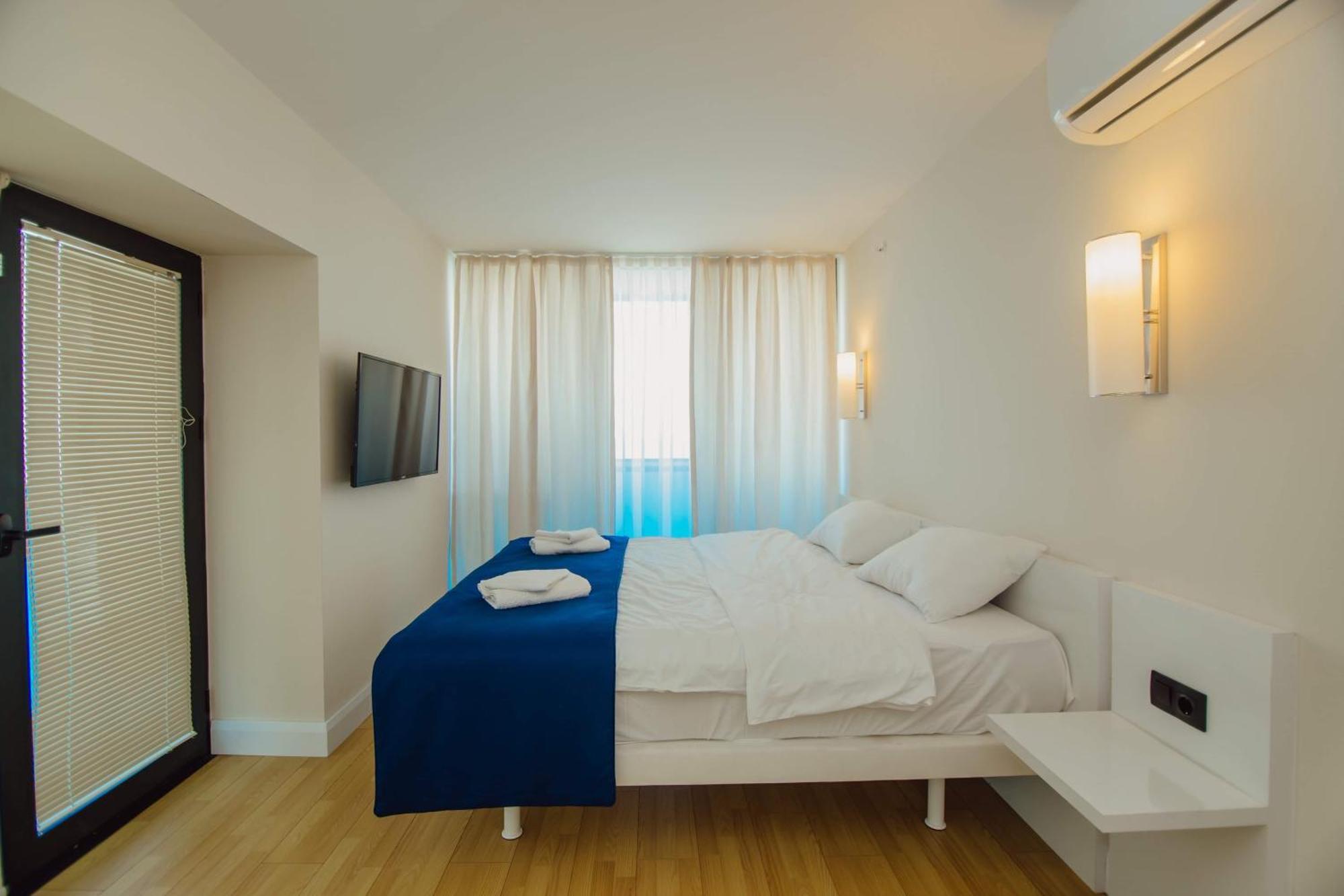 Luxury Beach Front Hotel Batumi Esterno foto