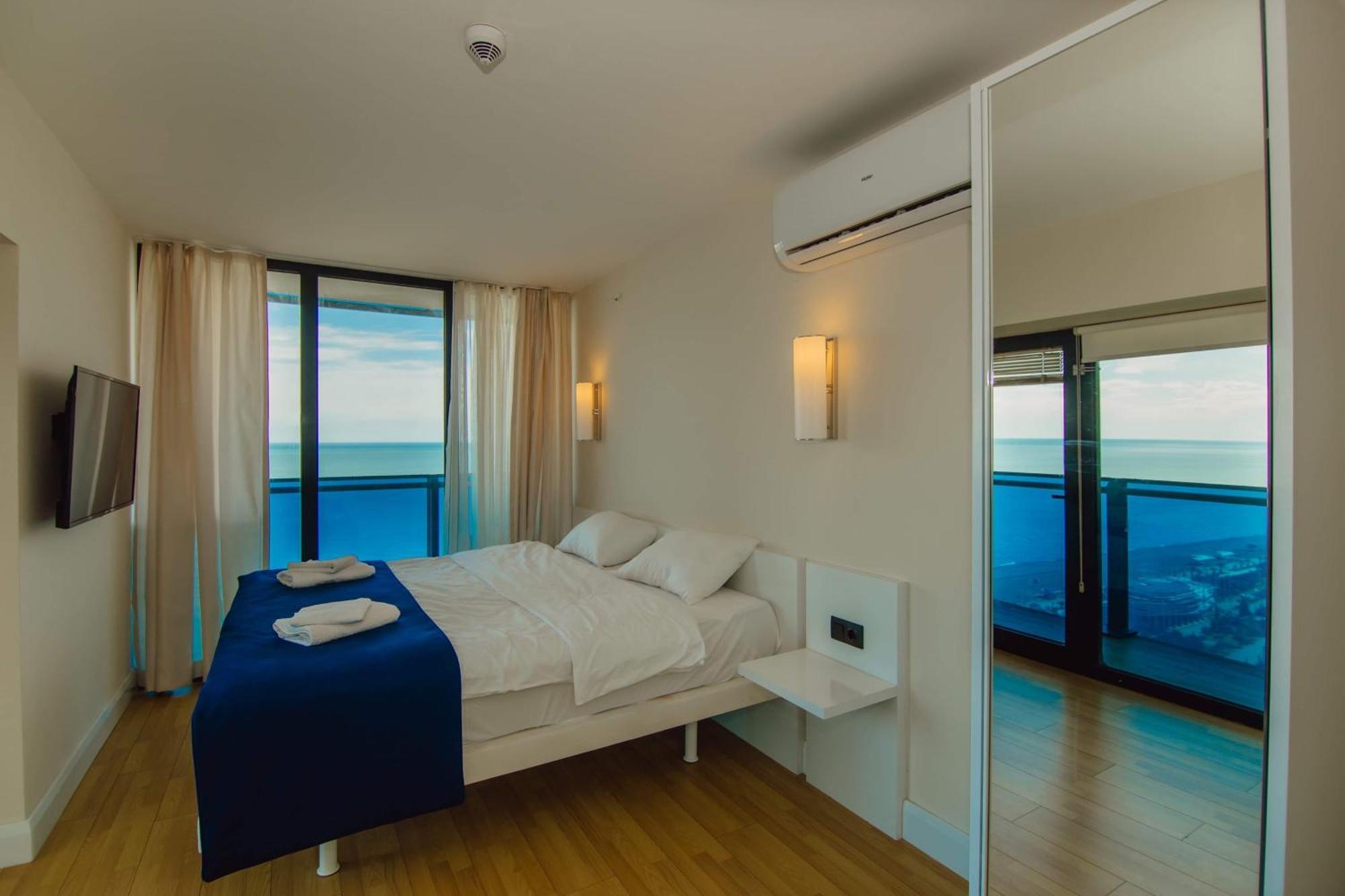 Luxury Beach Front Hotel Batumi Esterno foto