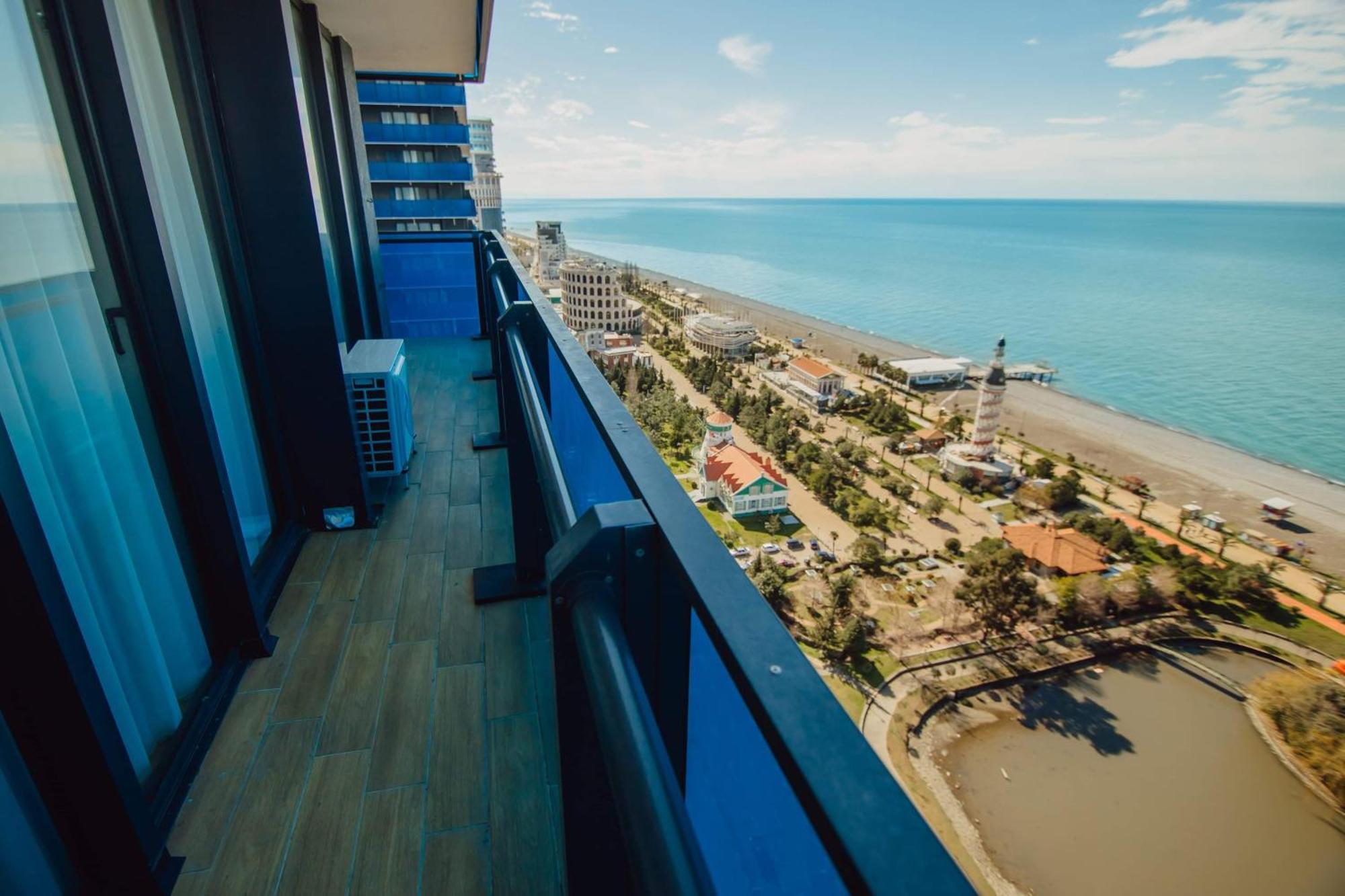 Luxury Beach Front Hotel Batumi Esterno foto