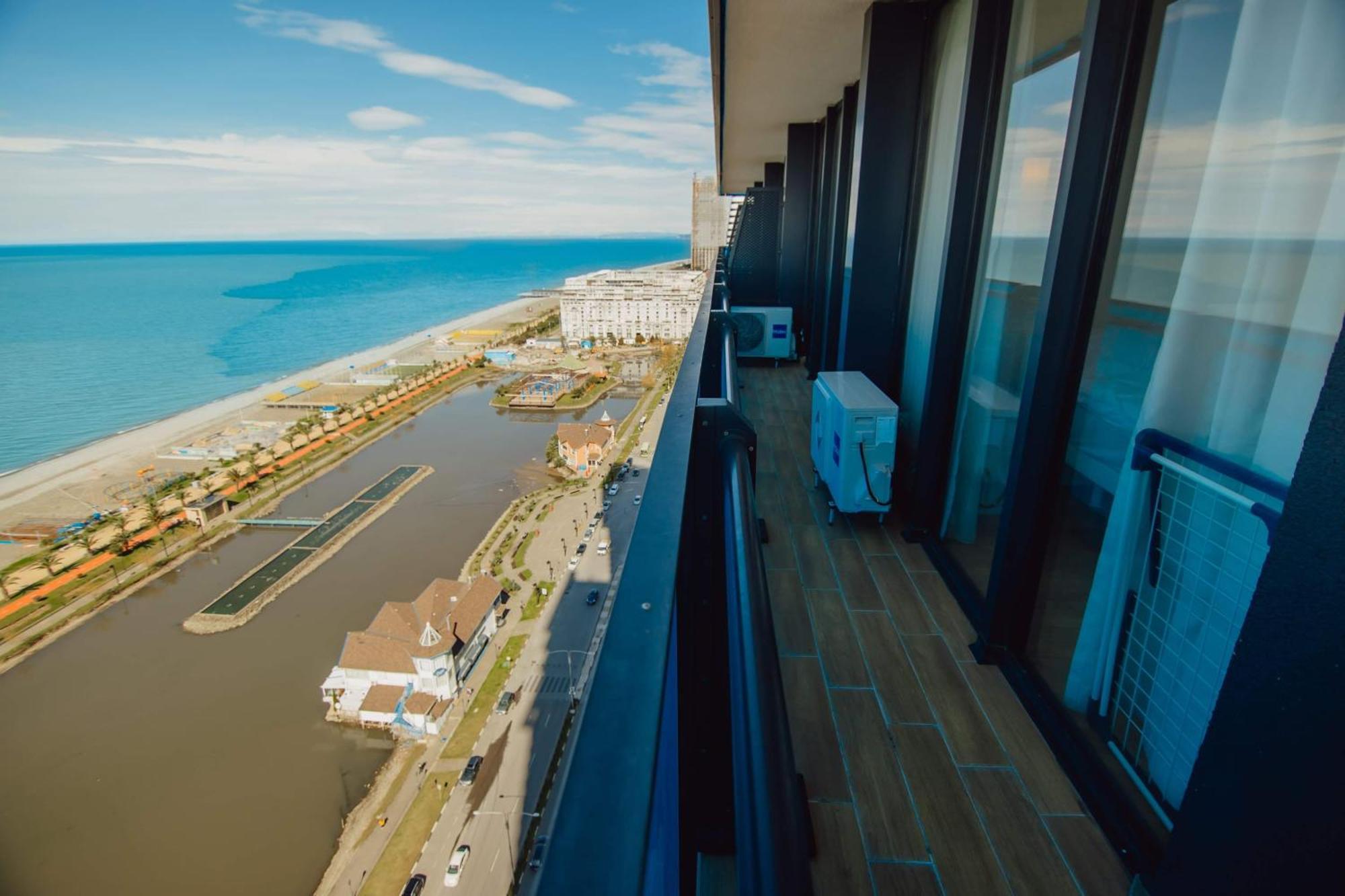 Luxury Beach Front Hotel Batumi Esterno foto