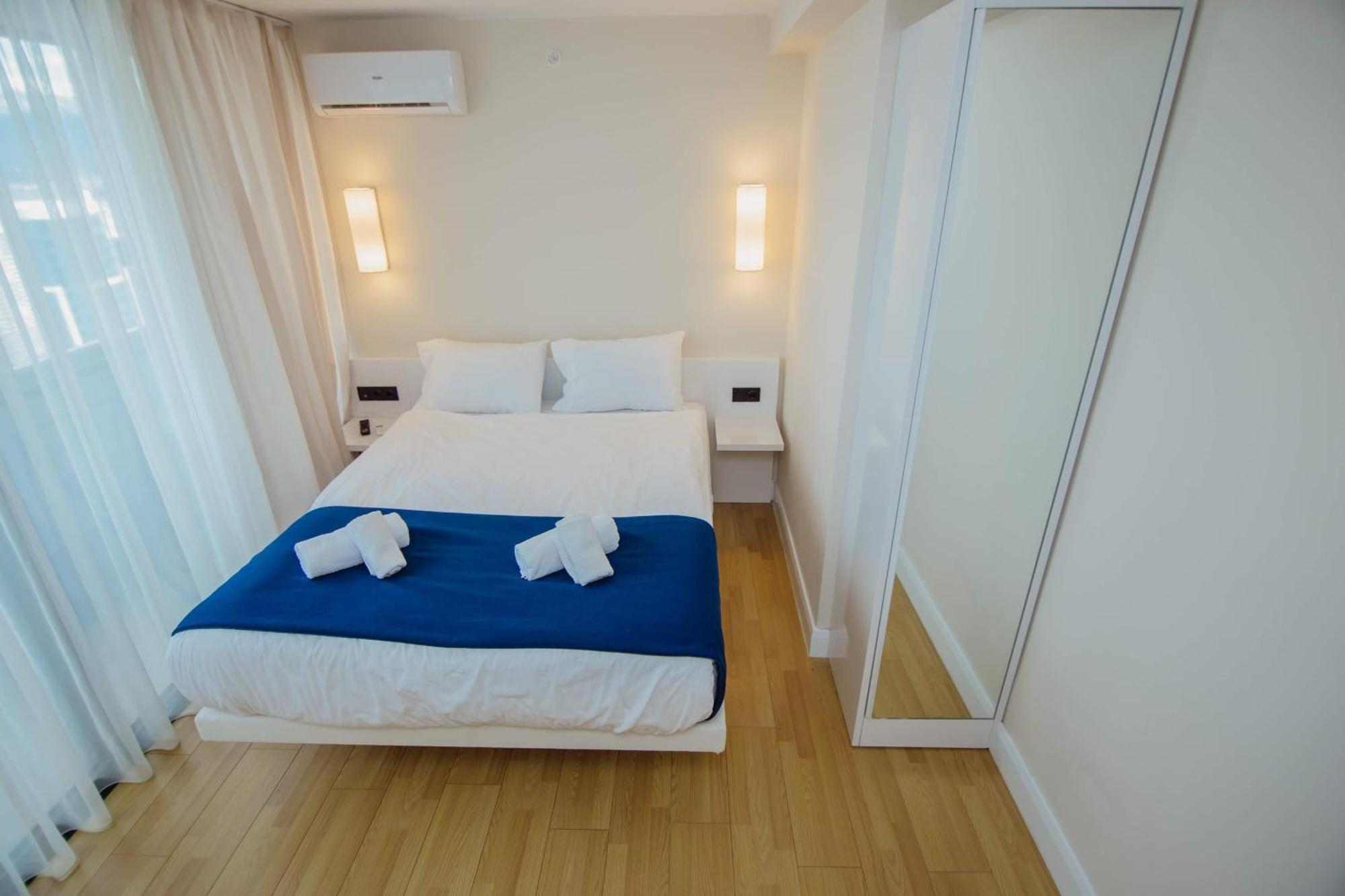 Luxury Beach Front Hotel Batumi Esterno foto