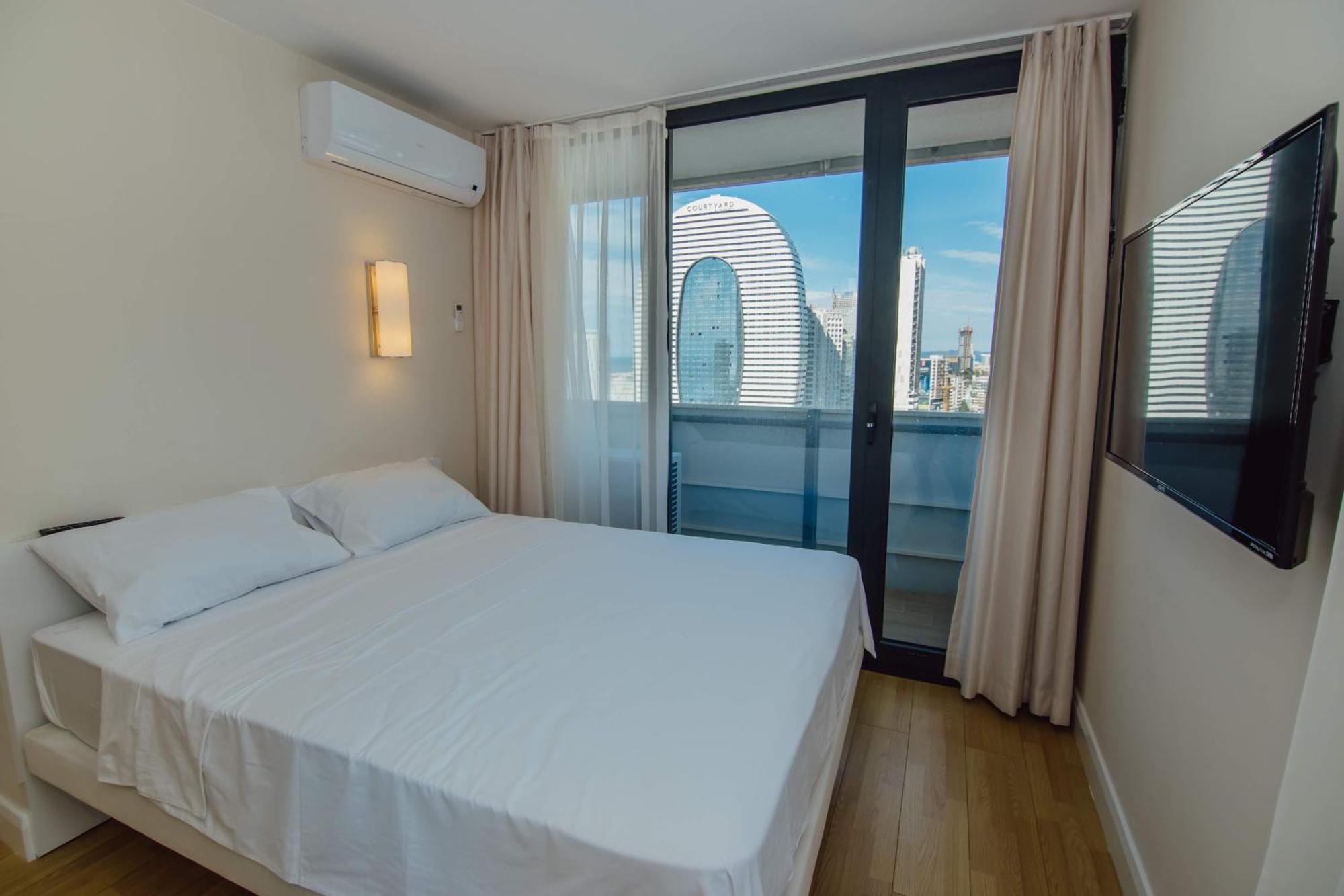 Luxury Beach Front Hotel Batumi Esterno foto