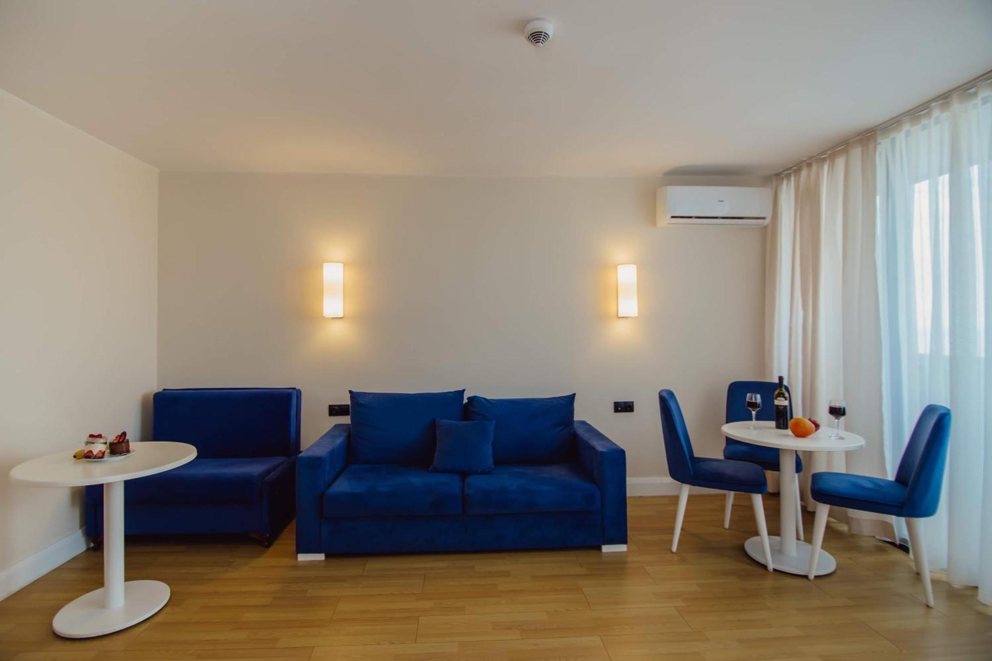 Luxury Beach Front Hotel Batumi Esterno foto
