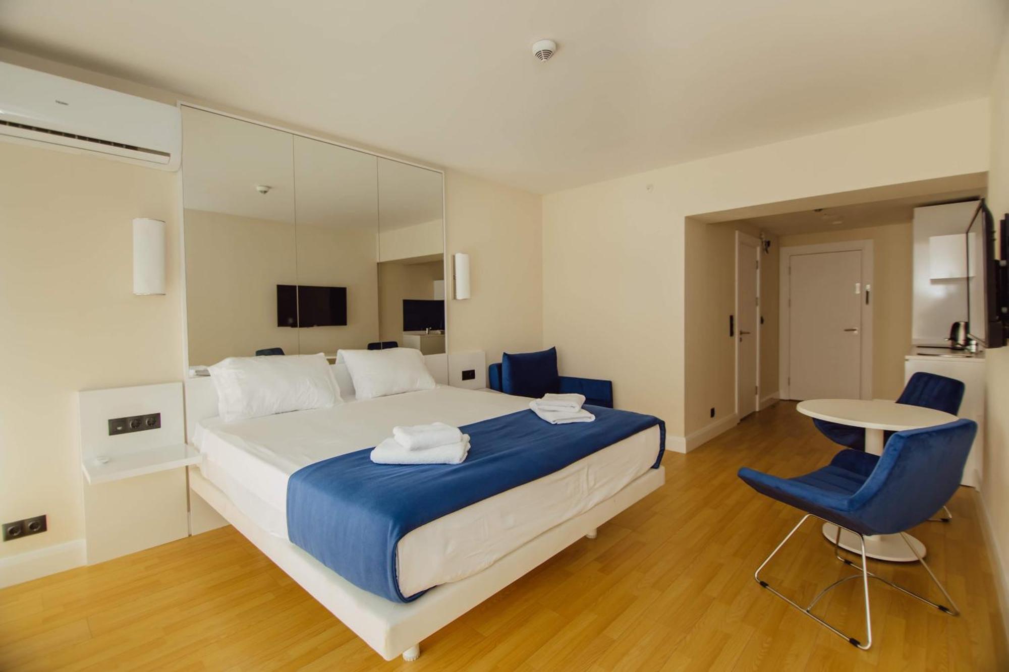 Luxury Beach Front Hotel Batumi Esterno foto