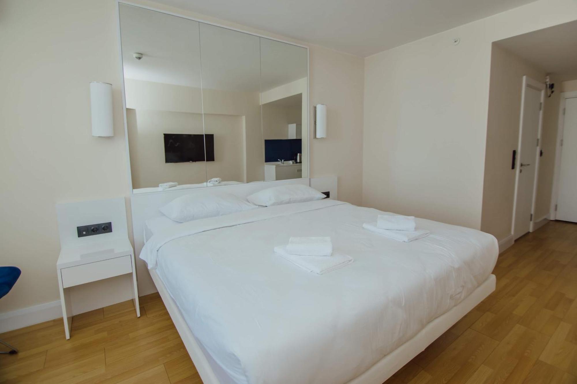 Luxury Beach Front Hotel Batumi Esterno foto
