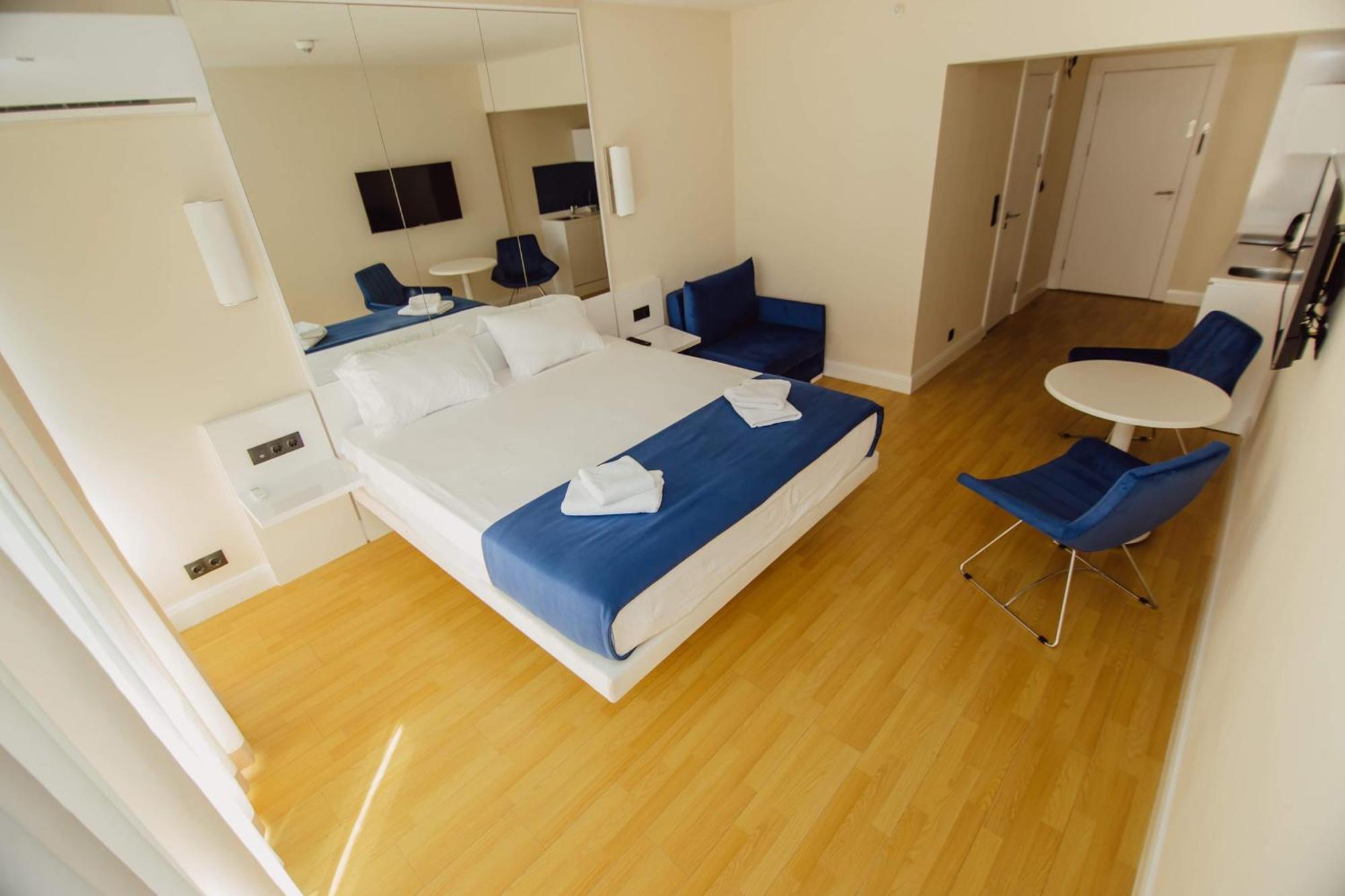 Luxury Beach Front Hotel Batumi Esterno foto