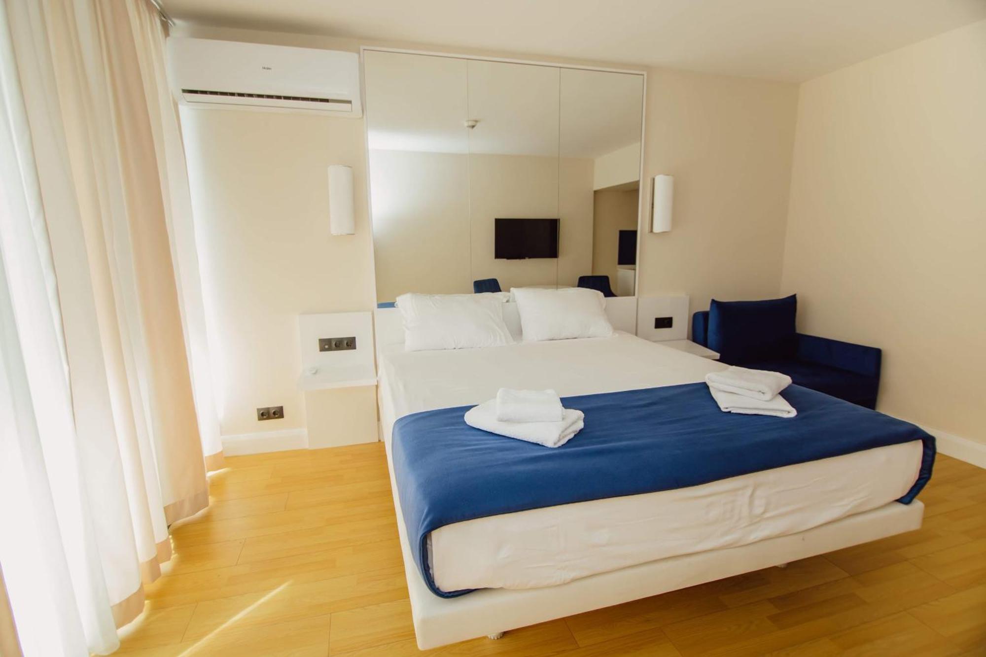 Luxury Beach Front Hotel Batumi Esterno foto